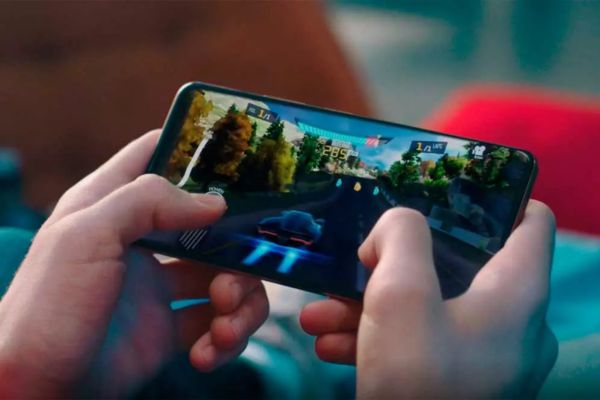 Tecnología de pantalla y GPU en los mejores smartphones gaming 2025