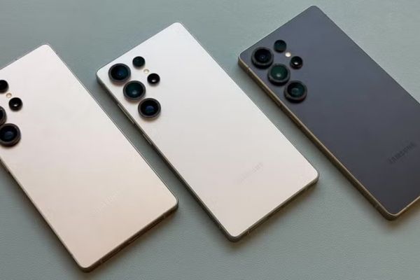 Samsung Galaxy S25 Ultra review mostrando specs y diseño premium